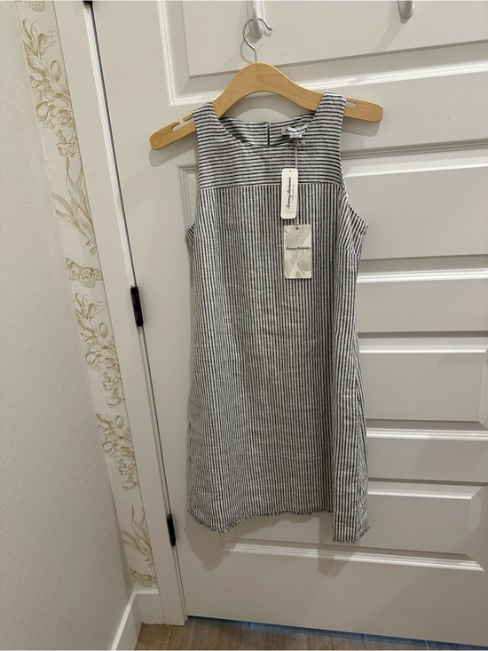 Tommy Bahama Dresses & Skirts - Tommy Bahama Linen Gray & White Striped Sleeveless Shift Dress.